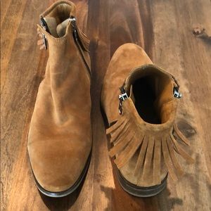 Zip up Chelsea boot with fringe